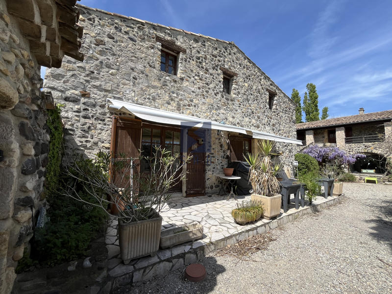 Maison - 450 m² - 11 pièces