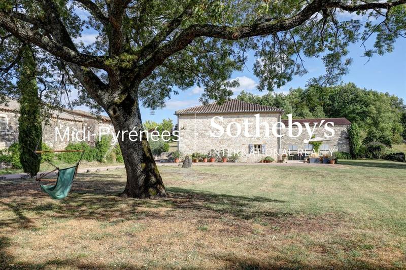 Maison - 288 m² - 12 pièces