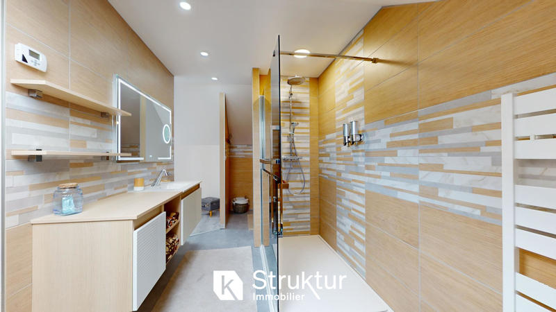 Immeuble - 247 m² - 7 pièces