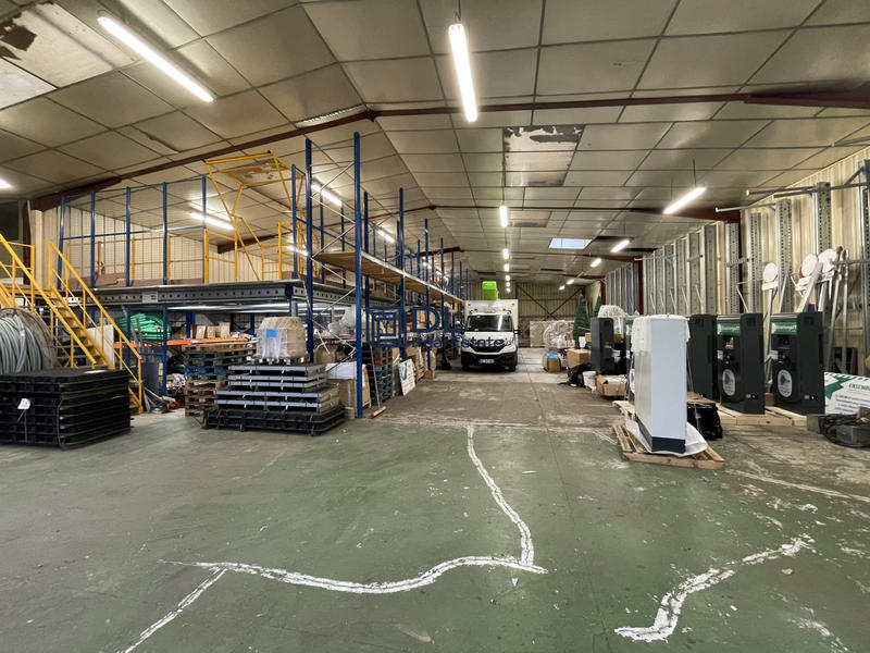 Entrepôt - 1 280 m²