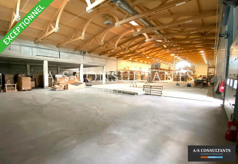 Entrepôt - 1 200 m²