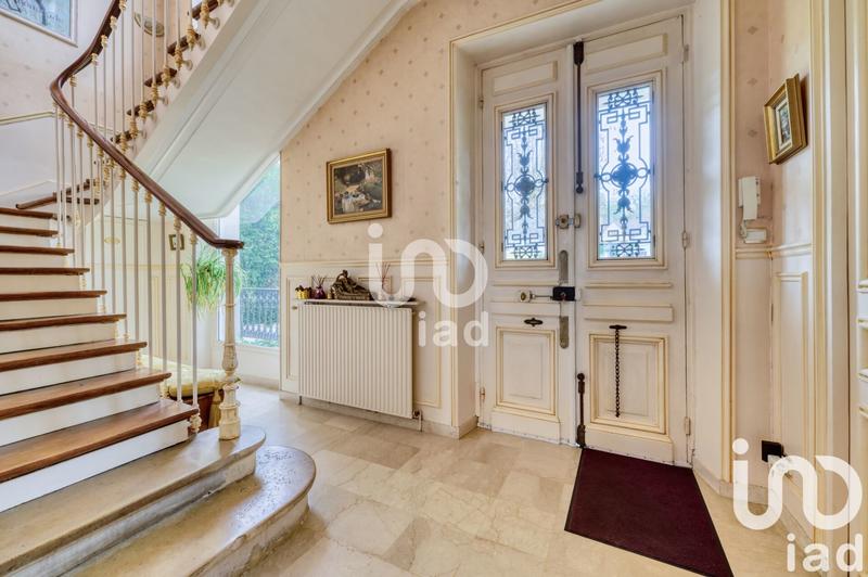 Maison - 323 m² - 11 pièces