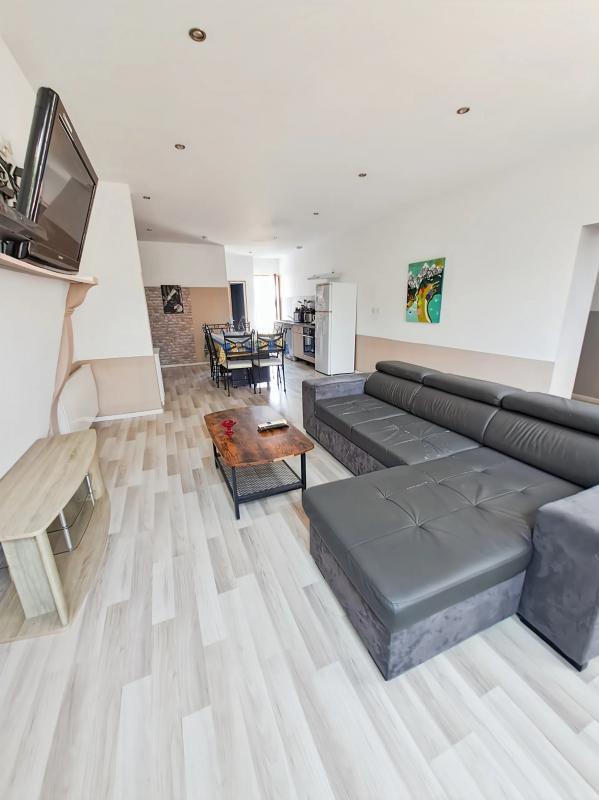 Maison - 225 m² - 8 pièces