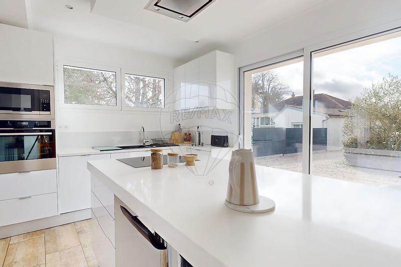 Maison - 163 m² - 6 pièces