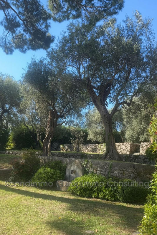 Maison - 174 m² - 9 pièces