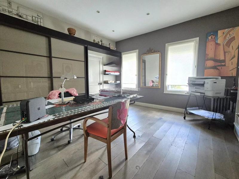 Maison - 267 m² - 9 pièces