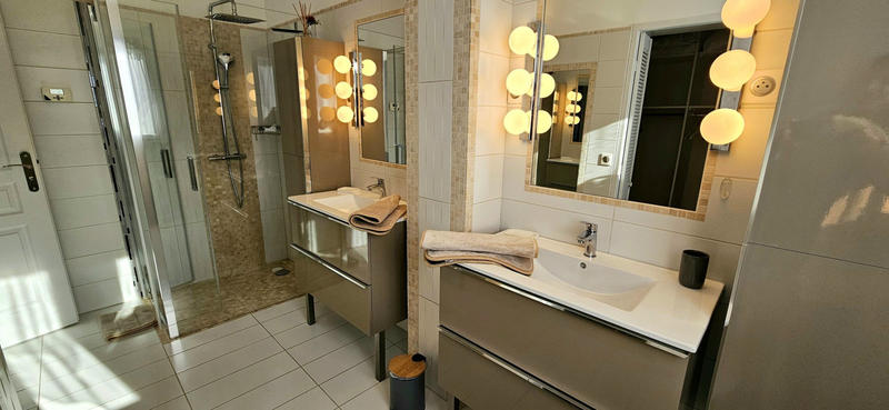 Villa - 188 m² - 6 pièces