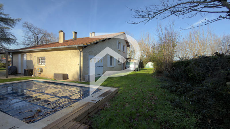 Maison - 204 m² - 7 pièces