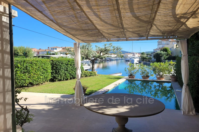 Maison - 225 m² - 5 pièces