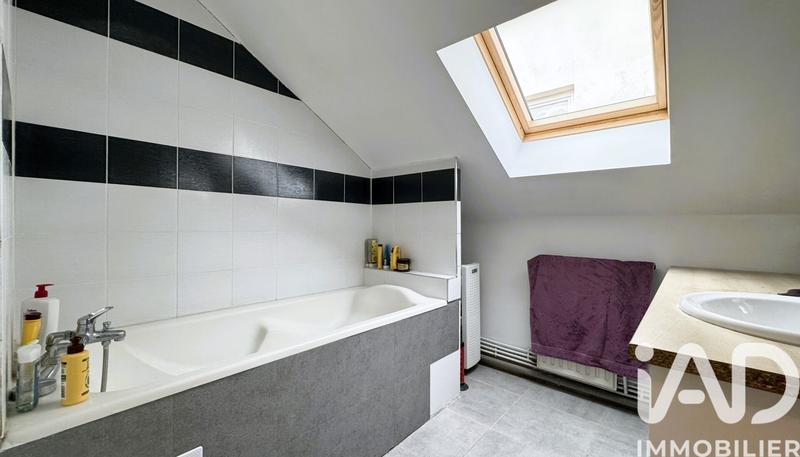 Maison - 185 m² - 8 pièces