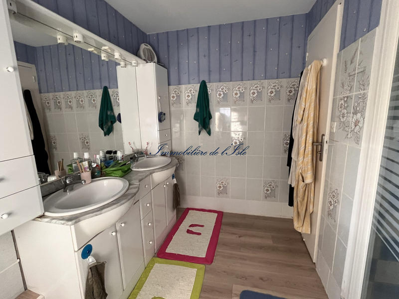 Maison - 233 m² - 8 pièces