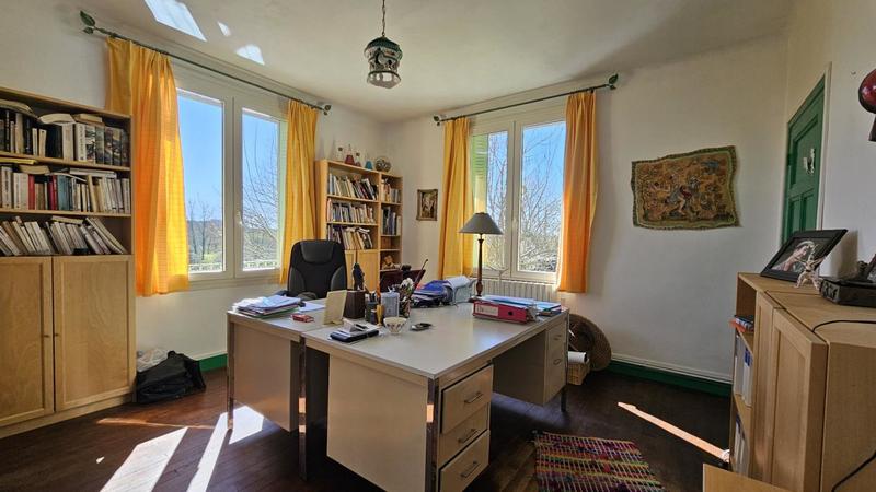 Propriété - 223 m² - 9 pièces