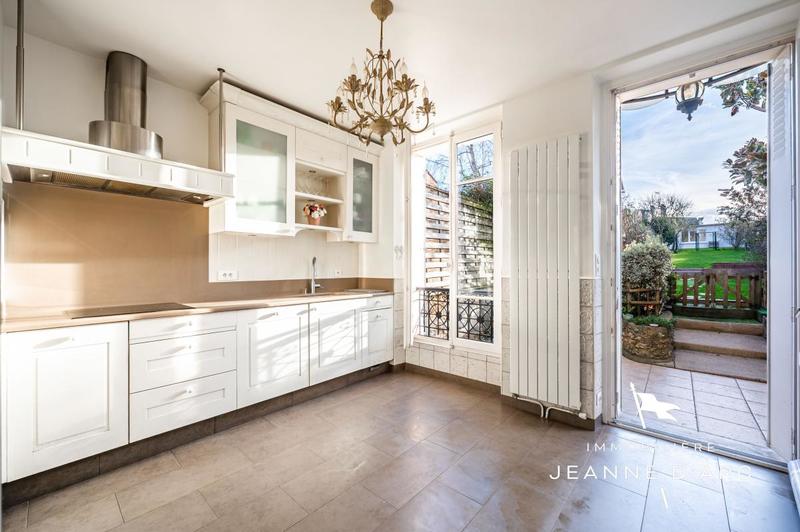 Maison - 238 m² - 8 pièces