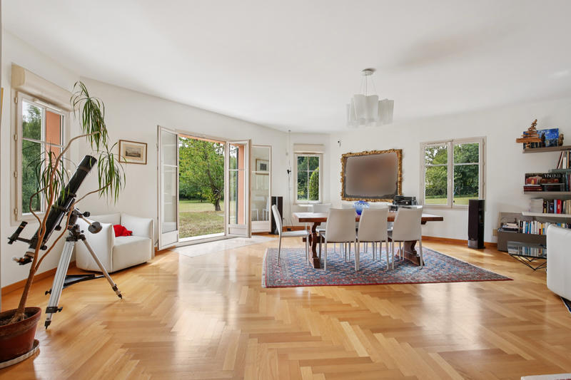 Maison - 240 m² - 8 pièces