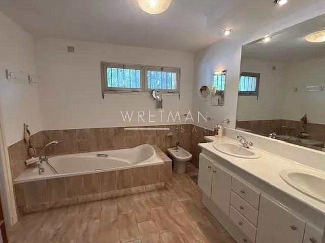 Villa - 219 m² - 5 pièces