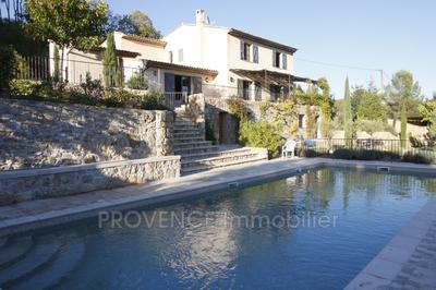 Villa - 246 m² - 9 pièces