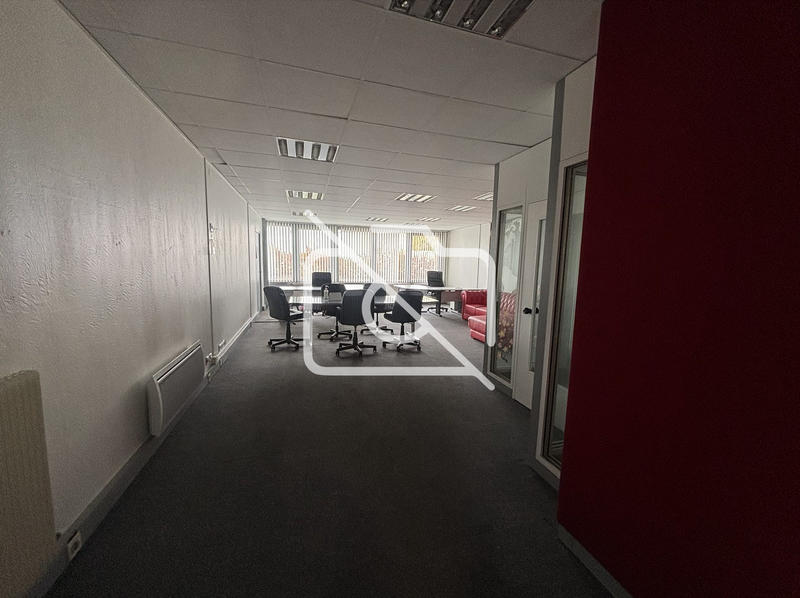 Entrepôt - 2 500 m²