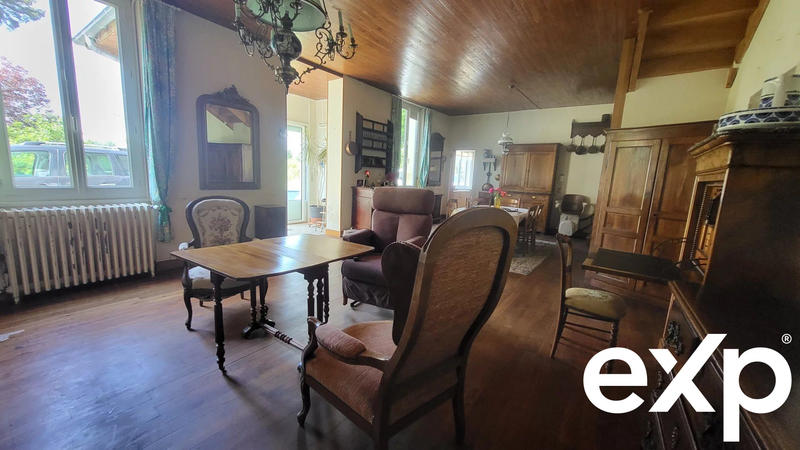 Maison - 213 m² - 8 pièces