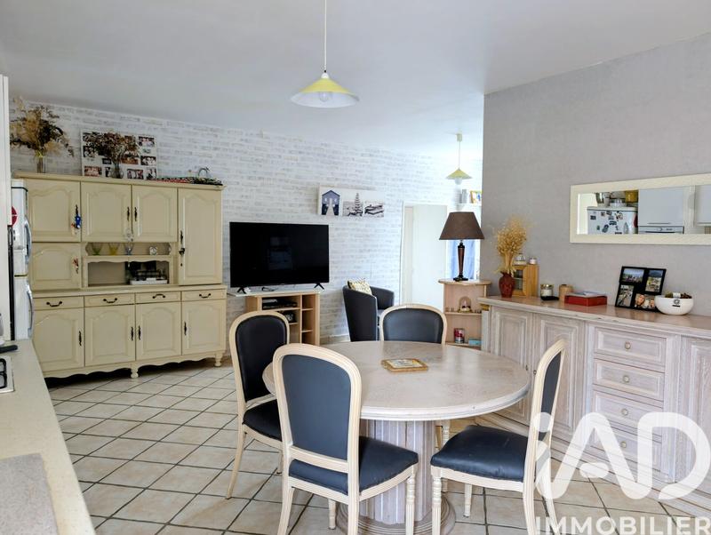 Maison - 214 m² - 8 pièces
