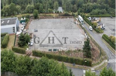 Terrain industriel - 5 600 m²