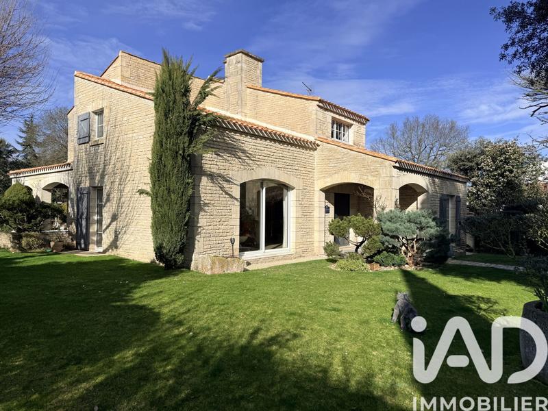 Maison - 217 m² - 8 pièces