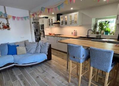 Maison - 99 m² - 4 pièces