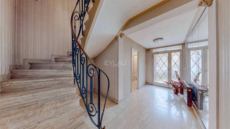 Appartement - 195 m² - 7 pièces