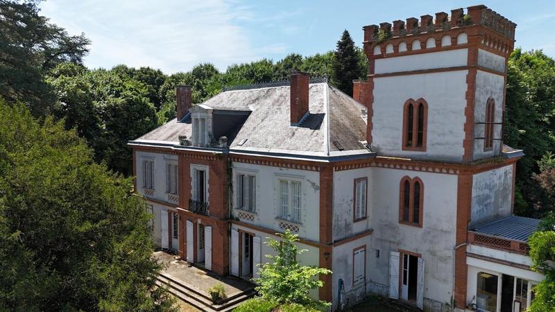 Château - 840 m² - 15 pièces