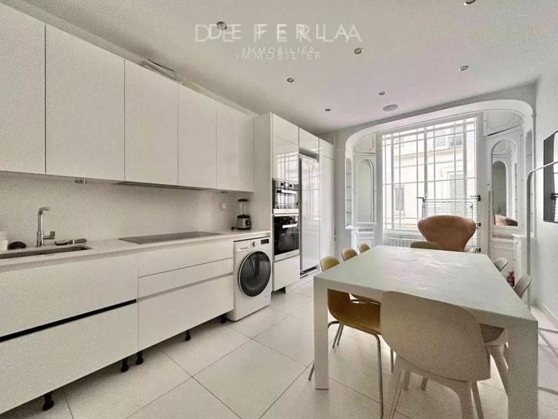 Appartement - 241 m² - 7 pièces