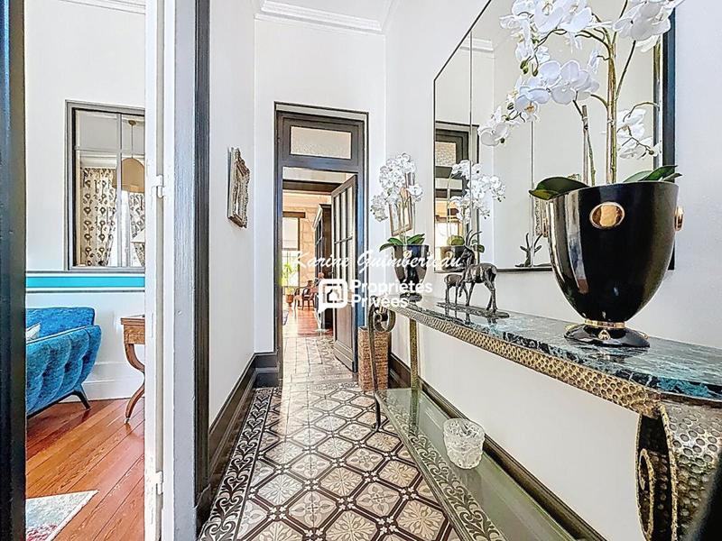 Propriété - 201 m² - 6 pièces