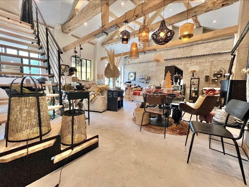 Propriété - 900 m² - 25 pièces