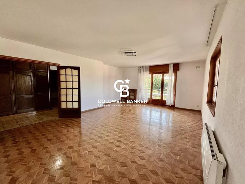 Maison - 260 m² - 8 pièces