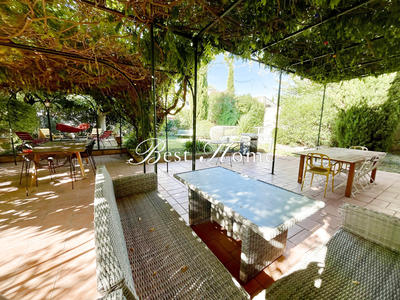 Maison - 230 m² - 9 pièces