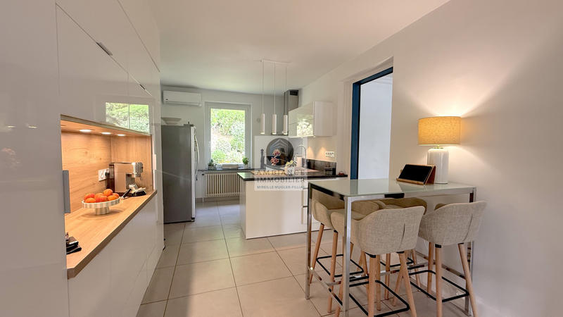 Maison - 174 m² - 9 pièces