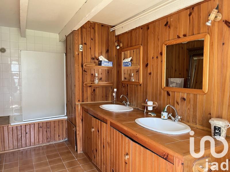 Maison - 222 m² - 8 pièces