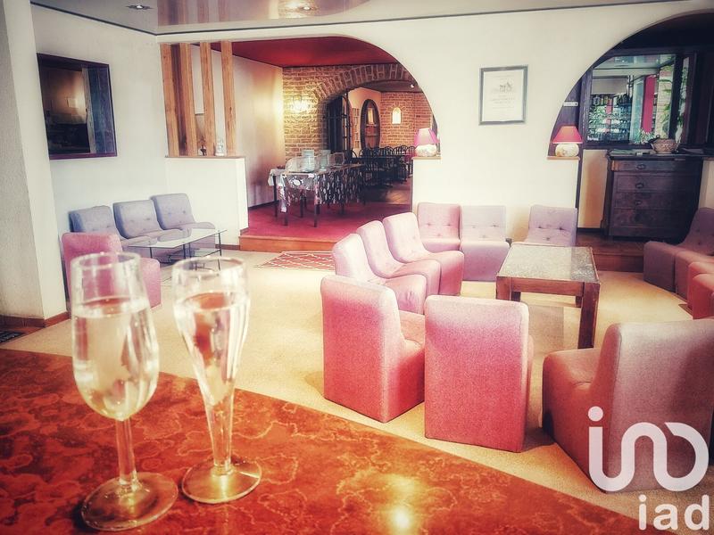 Maison - 1 458 m² - 34 pièces