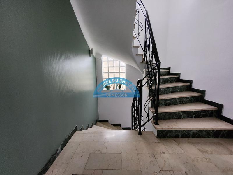 Maison - 253 m² - 11 pièces