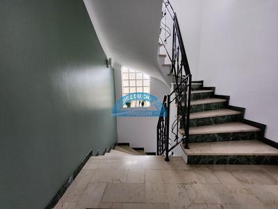 Maison - 253 m² - 11 pièces