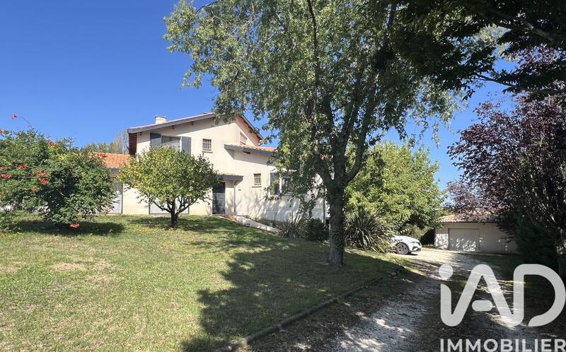 Maison - 162 m² - 9 pièces