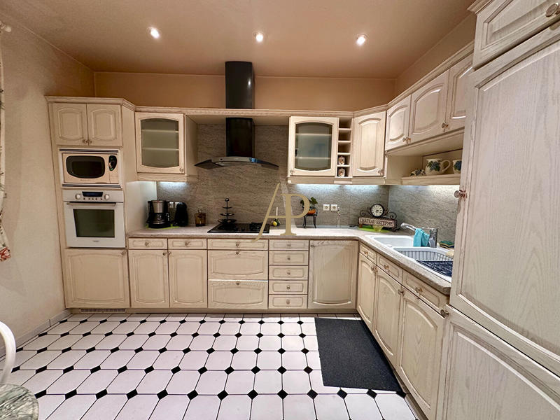 Maison - 182 m² - 8 pièces