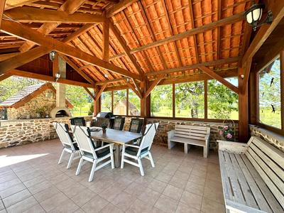 Maison - 230 m² - 9 pièces