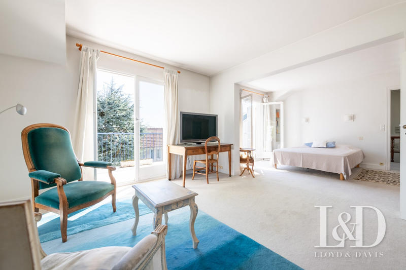 Maison - 183 m² - 9 pièces