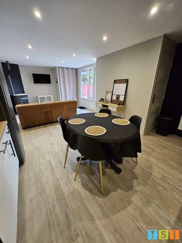 Maison - 210 m² - 8 pièces