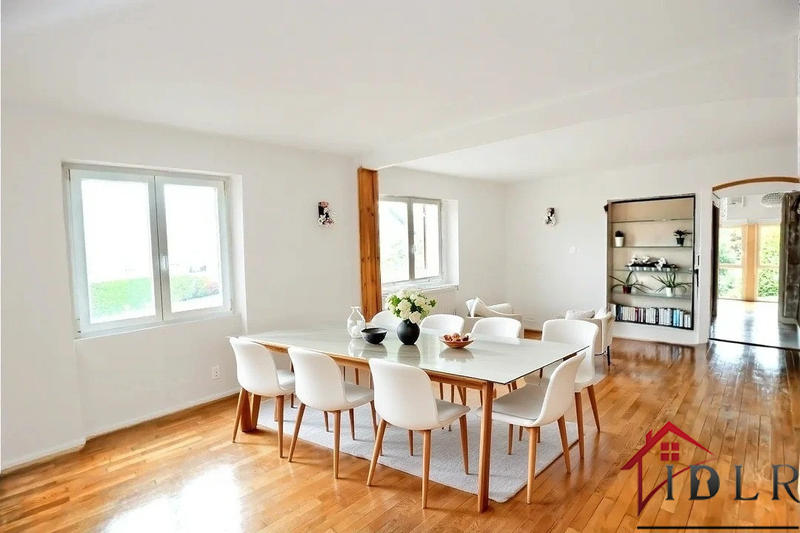 Maison - 179 m² - 9 pièces