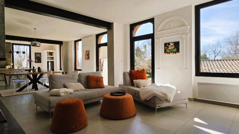 Maison - 240 m² - 8 pièces