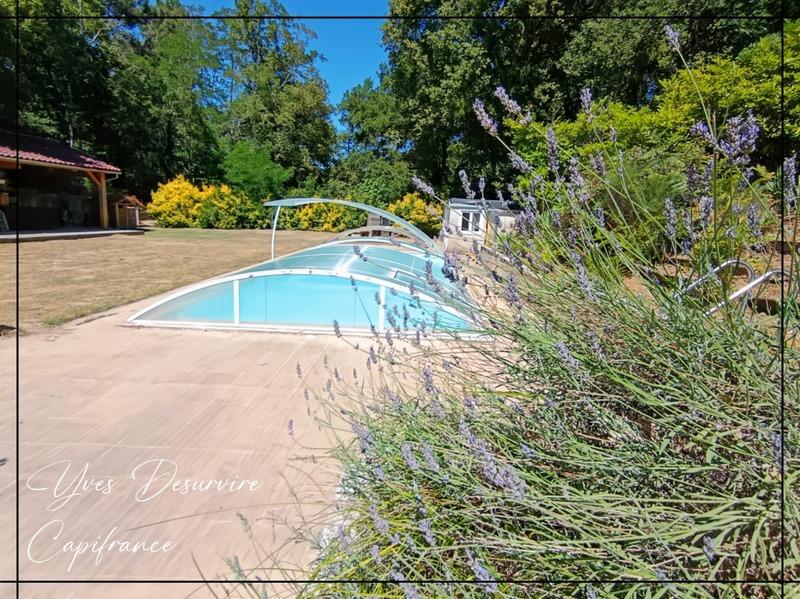 Maison - 280 m² - 8 pièces