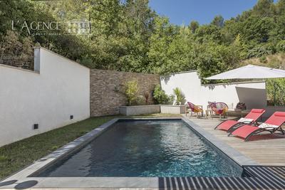 Maison - 276 m² - 8 pièces