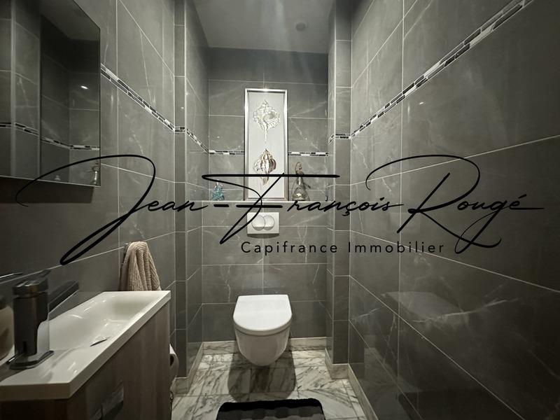 Maison - 210 m² - 9 pièces