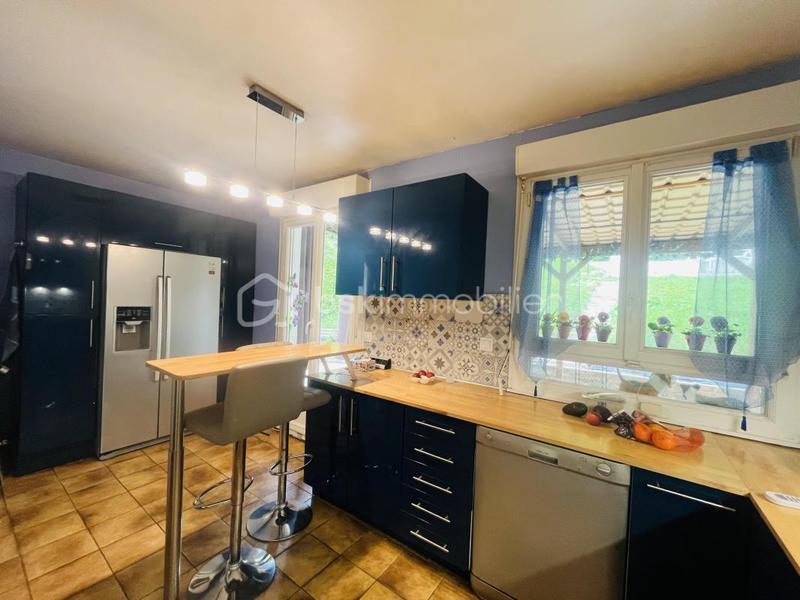 Maison - 711 m² - 5 pièces