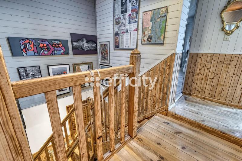 Maison - 228 m² - 9 pièces